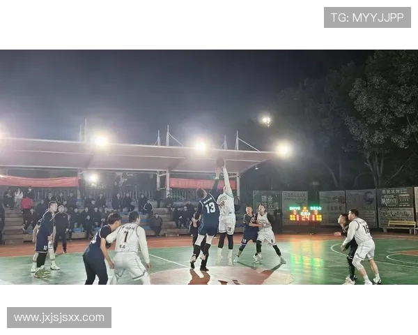 篮球热潮点燃青春激情展现团队合作与拼搏精神的精彩篇章 篮球热潮点燃青春激情展现团队合作与拼搏精神的精彩篇章