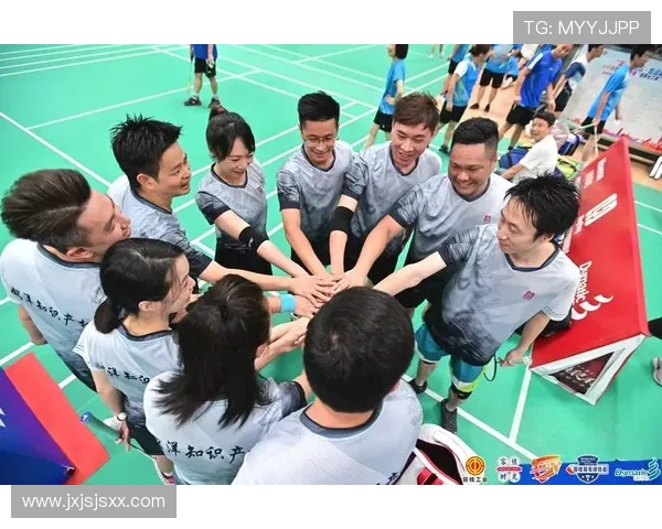 重庆羽毛球队团队协作引发热议球员间配合与信任的争论分析