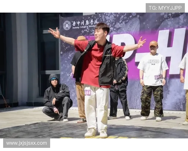 重庆飞盘队在世界街舞大赛中的默契配合与精彩表现点评