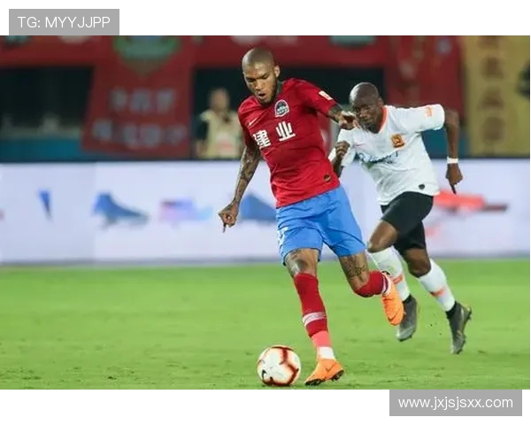 卓尔与建业激战正酣双方争夺关键积分展现足球魅力与团队精神